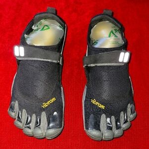 Vibram 5 fingered toe shoes| used| great condition| mens size 45/ USA size 12